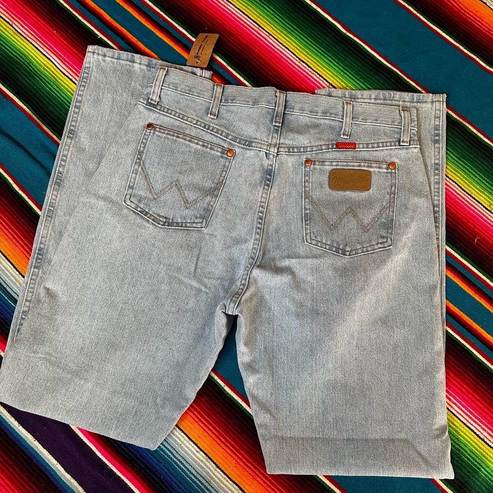 Modern ladies Lightwash cowboy cut wranglers